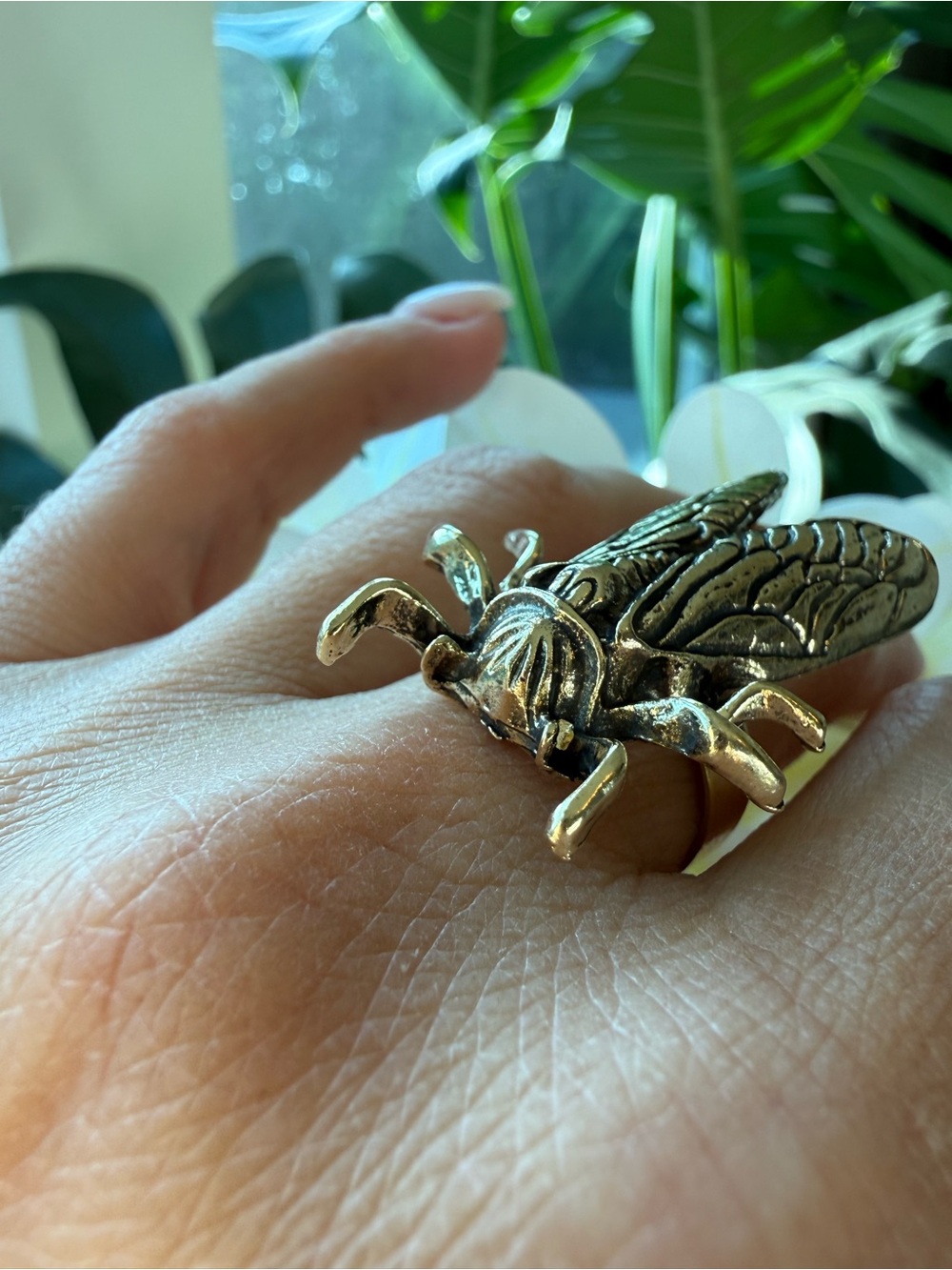 Vintage Style Cicada Adjustable Statement Ring - Picture 3 of 4
